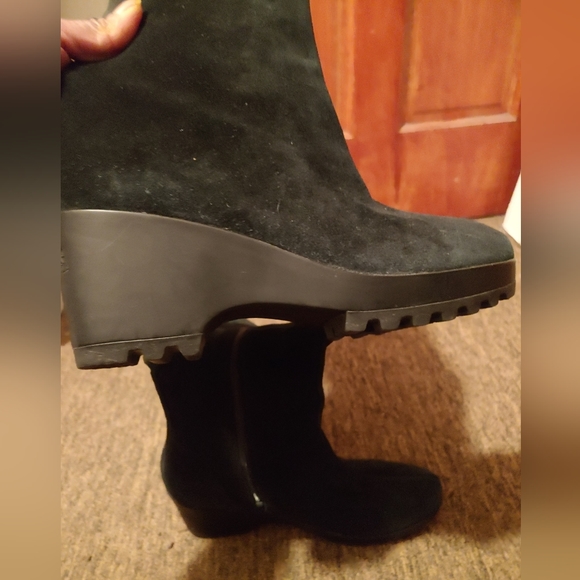 Rockport black suede lug sole wedge boots Size 11 - Picture 3 of 7